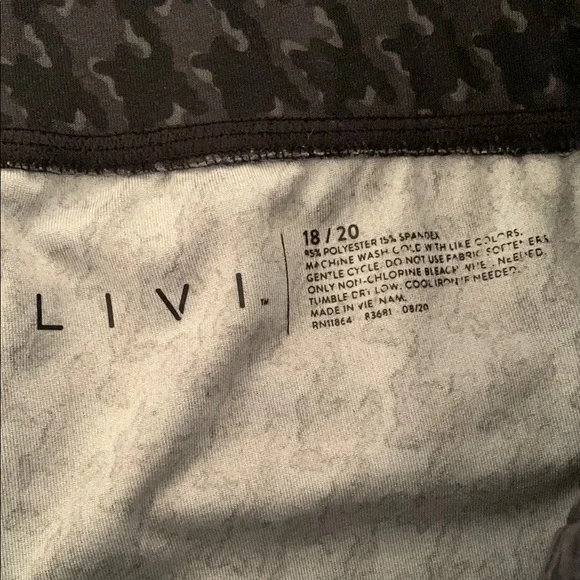 Livi Active Black and Gray Leggings 7/8 length, size 18/20, EUC - Picture 6 of 10